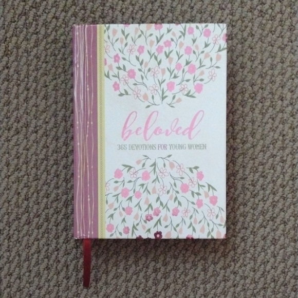 Beloved 365 Devotions For Young Women Devotional - Picture 1 of 6